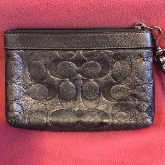 Bundle of 4 wristlets Coach and Nine West - Picture 1 of 4